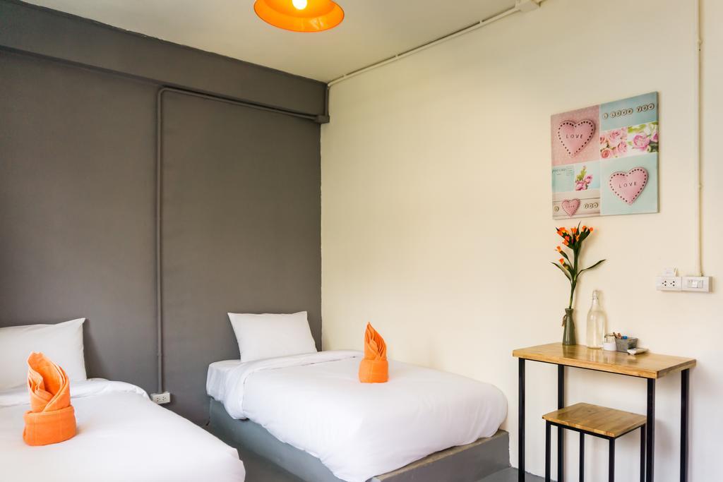 Love Cnx Guesthouse Chiang Mai Exterior photo